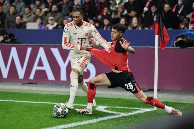 GER, UEFA CL, Round of 16 second leg, Bayer 04 Leverkusen GER vs Bayern Muenchen GER , 11 03 2025, BayArena, Leverkusen, GER, UEFA CL, Round of 16 second leg, Bayer 04 Leverkusen GER vs Bayern Muenchen GER , , in the picture Michael Olise Bayern Muenchen 17 , in a duel against Exequiel Palacios Leverkusen 25 , nordphotoxGmbHx xMeuter nph00351