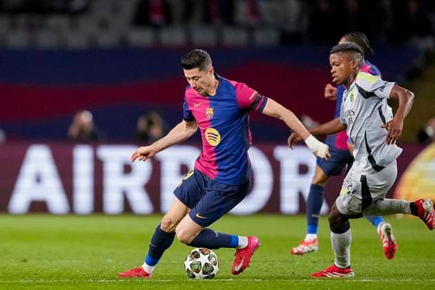 Estadi Olimpic Lluis Companys BARCELONA, SPAIN - MARCH 11: Robert Lewandowski of Barcelona runs with the ball during the UEFA Champions League 2024 25 Round of 16 Second Leg match between FC Barcelona, Barca and SL Benfica at Estadi Olimpic Lluis Companys on March 11, 2025 in Barcelona, Spain. (Pedro Loureiro SPP) Copyright: xPedroxLoureirox xSPPx spp-en-PeLo-RC5_PED_Barcelona_Benfica_11Mar2025_ES142