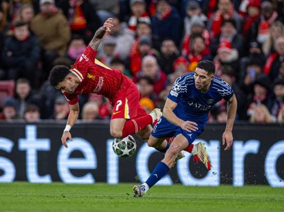 Football - UEFA Champions League - Round of 16 2nd Leg - Liverpool FC v Paris Saint-Germain FC LIVERPOOL, ENGLAND - Tuesday, March 11, 2025: Liverpool s Luis Diaz (L) is challenged by Paris Saint-Germain s Achraf Hakimi during the UEFA Champions League Round of 16 2nd Leg match between Liverpool FC and Paris Saint-Germain FC at Anfield. (Photo by David Rawcliffe Propaganda) LIVERPOOL Anfield MERSEYSIDE ENGLAND  Copyright: xDavidxRawcliffex P2025-03-11-Liverpool_PSG-61