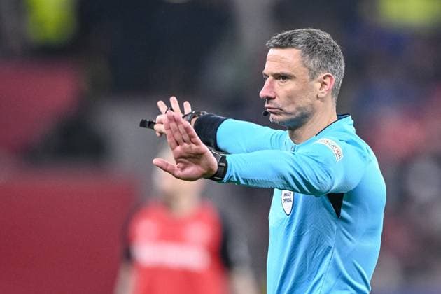 Leverkusen, Germany, 11 03 2025 Referee Slavko VinÄiÄ‡ gestures during the UEFA Champions League 2024 25 Round of 16 Second Leg match between Bayer 04 Leverkusen and FC Bayern München at BayArena on March 11, 2025 in Leverkusen, Germany Photo by Harry Langer DeFodi Images