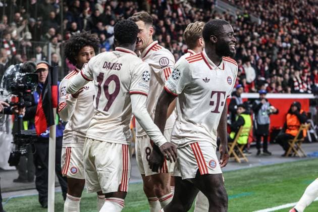 Sport, Football, UEFA Champions League season 2024 2025 Round of 16 second leg Bayer 04 Leverkusen FC Bayern Munich 11 03 2025, BayArena Goal celebration FC Bayern Munich after the goal to 1 0 by Harry Kane FC Bayern Munich, 9 the players are happy Leverkusen BayArena Nordrhein Westfahlen Germany