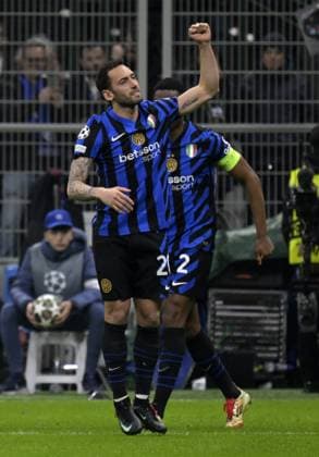 Foto IPP Paolo Bona Milano 11 03 2025 UEFA Champions League di Calcio stagione 2024 2025 partita Inter-Feyenoord Nella foto Hakan Calhanoglu esulta dopo il gol del 2-1 Italy Photo Press Worldwide Copyright italy Italy ITALY  Copyright: xR4924_italyphotopressx
