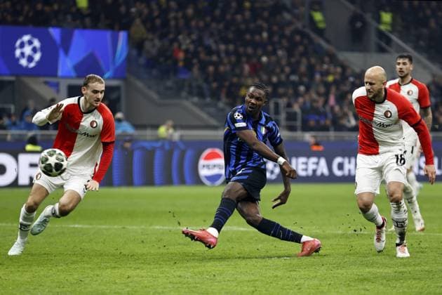 MILAN - (l-r) Thomas Beelen of Feyenoord, Marcus Thuram of FC Internazionale Milano, Gernot Trauner of Feyenoord during the UEFA Champions League match between Internazionale Milano and Feyenoord at the San Siro stadium on March 11, 2025 in Milan, Italy. ANP MAURICE VAN STEEN UEFA Champions League 2024 25 Round of 16 Second Leg 2024 25 xVIxANPxSportx xxANPxIVx 522156769 originalFilename: 522156769.jpg