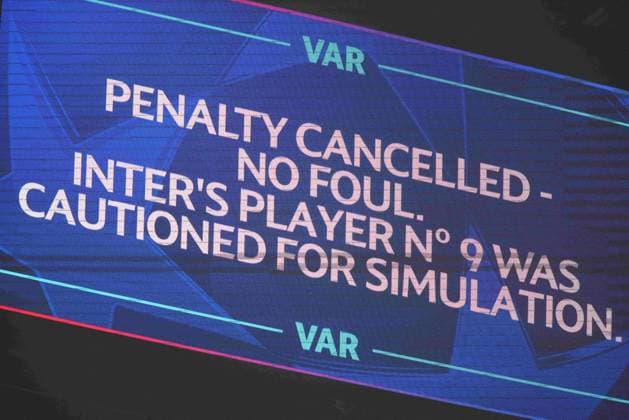 CALCIO - UEFA Champions League - Inter - FC Internazionale vs Feyenoord Stadium screen showing VAR check during the Uefa Champions League, 2024 25 season, football match between FC inter and Feyenoord Rotterdam on 11 of March 2025, at San Siro stadium, Milan, Italy. Photo Nderim Kaceli Milan Italy  Copyright: xIPAxSport ABACAx