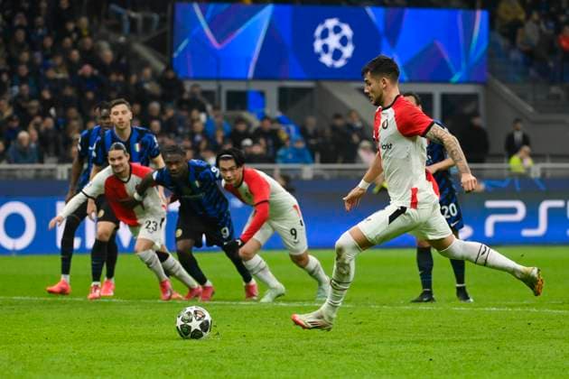 11th March 2025; Stadio San Siro, Milan, Italy, Champions League Football, Last 16, Second Leg, Inter Milan versus Feyenoord; Jakub Moder of Feyenoord scores from a penalty kick for 1-1 in the 42nd minute  ActionPlus12759144 BestxImages