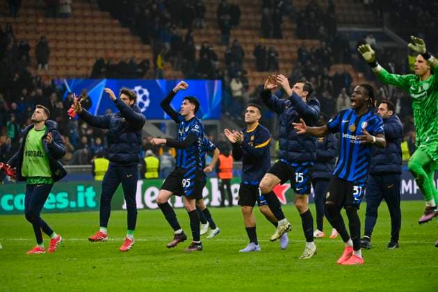 11th March 2025; Stadio San Siro, Milan, Italy, Champions League Football, Last 16, Second Leg, Inter Milan versus Feyenoord; FC Internazionale celebrates their victory by 2-1 against Feyenoord  ActionPlus12759192 BestxImages