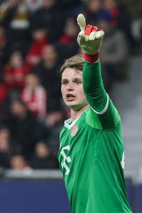 UEFA Champions League Bayer 04 Leverkusen FC Bayern Munich on 11 03 2025 at the BayArena in Leverkusen Goalkeeper Jonas Urbig Muenchen 40 gives loud instructions MH