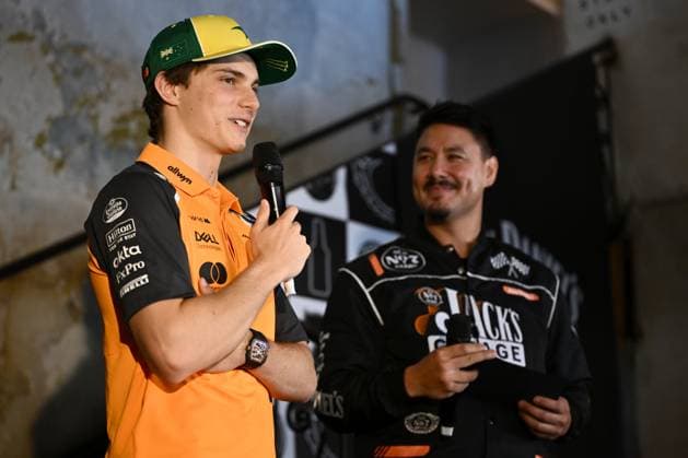 F1 MELBOURNE OSCAR PIASTRI, Australian driver Oscar Piastri of McLaren (left) during a fan event at The Espy in Melbourne, Wednesday, March 12, 2025. ( NO ARCHIVING, EDITORIAL USE ONLY, NO USE IN BOOKS WITHOUT CONSENT MELBOURNE VICTORIA AUSTRALIA  Copyright: xJOELxCARRETTx 20250312111513761500