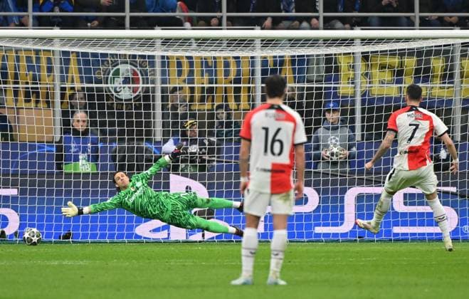 (250312) -- MILAN, March 12, 2025 -- Feyenoord s Jakub Moder (R) scores the penalty goal during the round of 16 second leg match of UEFA Champions League between Inter Milan and Feyenoord in Milan, Italy, March 11, 2025. (Photo by Xinhua) (SP)ITALY-MILAN-FOOTBALL-UEFA CHAMPIONS LEAGUE-INTER MILAN VS FEYENOORD AlbertoxLingria 