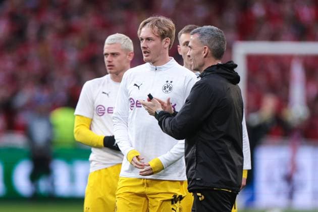 12 03 2025, UEFA Champions League, round of 16, Lille OSC Borussia Dortmund, f l Julian Ryerson Borussia Dortmund , Julian Brandt Borussia Dortmund , Performance Manager Shad Forsythe Borussia Dortmund , Lille Stade Pierre Mauroy Decathlon Arena Paris xRHR PHOTO DEx Copyright: DennisxEwert RHR-FOTOx RHR-FOTO DE