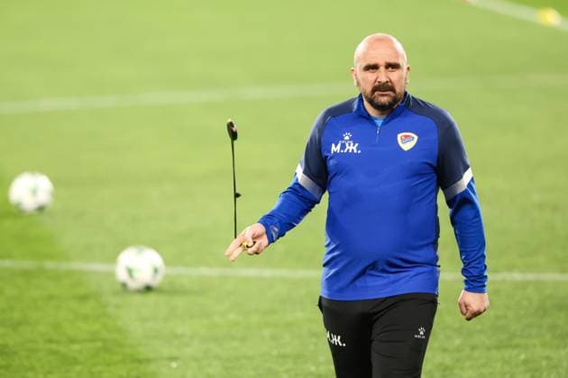 SOCCER - UEFA ECL, Rapid vs Borac VIENNA,AUSTRIA,12.MAR.25 - SOCCER - UEFA Conference League, round of 16, SK Rapid Wien vs FK Borac Banja Luka, preview, training Borac. Image shows head coach Mladen Zizovic (Borac).  GEPAxpictures xArminxRauthner