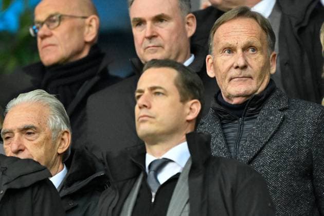 Lille, Stade Pierre Mauroy, 12 03 25, FRA, Men, UEFA Champions League, Season 2024 2025, Round of 16, OSC Lille Borussia Dortmund Picture from left ,Managing Director Lars RICKEN Dortmund , Managing Director Hans Joachim WATZKE Dortmund UEFA regulations prohibit any use of photographs as image sequences and or quasi video Hauts de France France