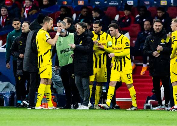 Lille, Stade Pierre Mauroy, 12 03 2025 Head coach Niko Kovac of Dortmund talks to Waldemar Anton of Dortmund during the match of the Championsleague Round 16 between Lille OSC v Borussia Dortmund
