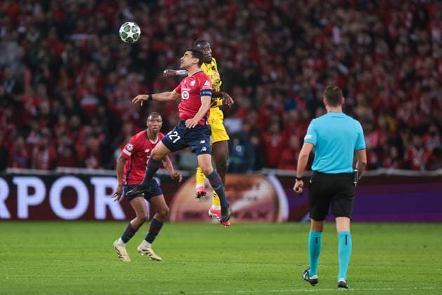 12 03 2025, UEFA Champions League, round of 16, Lille OSC Borussia Dortmund, f l Benjamin Andre LOSC Lille , Serhou Guirassy Borussia Dortmund , Lille Stade Pierre Mauroy Decathlon Arena Paris xRHR PHOTO DEx Copyright: DennisxEwert RHR-FOTOx RHR-FOTO DE