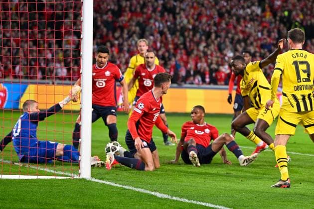Lille, Stade Pierre Mauroy, 12 03 25, FRA, Men, UEFA Champions League, Season 2024 2025, Round of 16, OSC Lille Borussia Dortmund Bild Torchance Serhou GUIRASSY Dortmund UEFA regulations prohibit any use of photographs as image sequences and or quasi video Hauts de France France