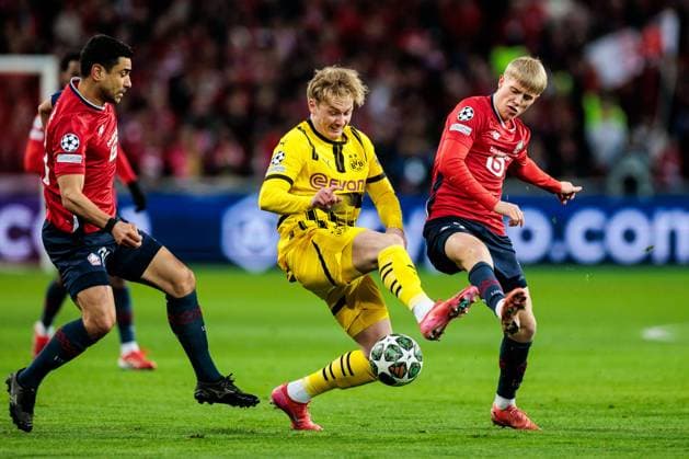 UEFA Champions League, LOSC Lille Borussia Dortmund 12 03 2025 duel Aissa Mandi LOSC Lille, 2 , Julian Brandt Borussia Dortmund, 10 , Hakon Arnar Haraldsson LOSC Lille, 7 UEFA Champions League round of 16 second leg, LOSC Lille Borussia Dortmund Lille, Stade Pierre Mauroy on 12 03 2025 Copyright: xBEAUTIFULxSPORTS Wunderlx