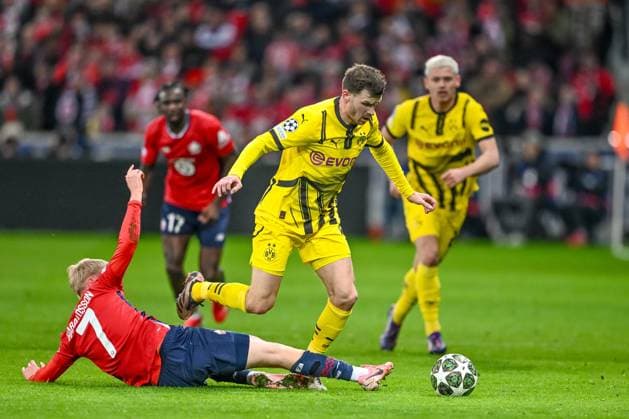 Lille, France, 12 03 2025 Hakon Arnar Haraldsson LOSC Lille and Pascal Gross BV Borussia Dortmund battle for the ball during the UEFA Champions League 2024 25 Round of 16 Second Leg match between LOSC Lille and Borussia Dortmund at Stade Pierre Mauroy on March 12, 2025 in Lille, France Photo by Harry Langer DeFodi Images