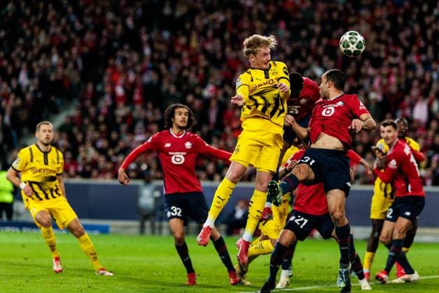 UEFA Champions League, LOSC Lille Borussia Dortmund 12 03 2025 Header duel Julian Brandt Borussia Dortmund, 10 , Ismaily LOSC Lille, 31 UEFA Champions League round of 16 second leg, LOSC Lille Borussia Dortmund Lille, Stade Pierre Mauroy on 12 03 2025 Copyright: xBEAUTIFULxSPORTS Wunderlx