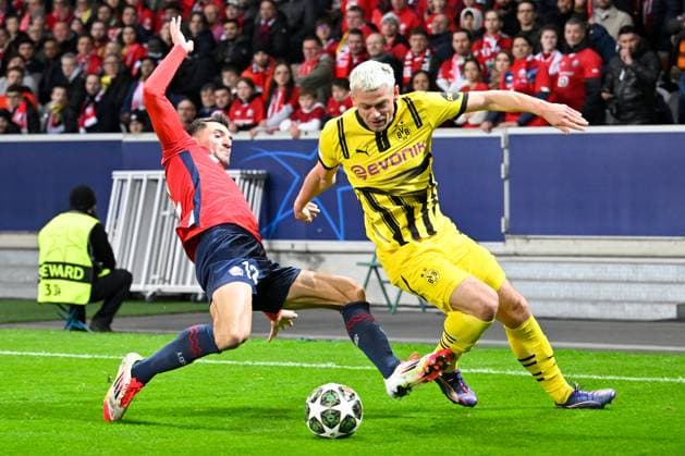 Lille, Stade Pierre Mauroy, 12 03 25, FRA, Men, UEFA Champions League, Season 2024 2025, Round of 16, OSC Lille Borussia Dortmund Picture from left in duel Thomas MEUNIER Lille and Julian RYERSON Dortmund UEFA regulations prohibit any use of photographs as image sequences and or quasi video Hauts de France France