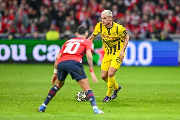 Lille, France, 12 03 2025 Remy Cabella LOSC Lille and Julian Ryerson BV Borussia Dortmund battle for the ball during the UEFA Champions League 2024 25 Round of 16 Second Leg match between LOSC Lille and Borussia Dortmund at Stade Pierre Mauroy on March 12, 2025 in Lille, France Photo by Harry Langer DeFodi Images