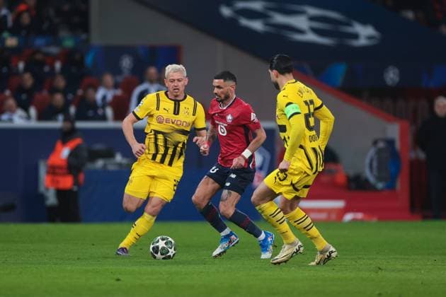 12 03 2025, UEFA Champions League, round of 16, Lille OSC Borussia Dortmund, f l Julian Ryerson Borussia Dortmund , Remy Cabella LOSC Lille , Emre Can Borussia Dortmund , Lille Stade Pierre Mauroy Decathlon Arena Paris xRHR PHOTO DEx Copyright: DennisxEwert RHR-FOTOx RHR-FOTO DE