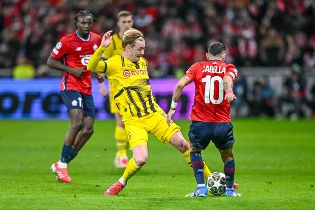 Lille, France, 12 03 2025 Julian Brandt BV Borussia Dortmund and Remy Cabella LOSC Lille battle for the ball during the UEFA Champions League 2024 25 Round of 16 Second Leg match between LOSC Lille and Borussia Dortmund at Stade Pierre Mauroy on March 12, 2025 in Lille, France Photo by Harry Langer DeFodi Images