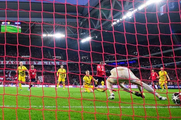 FOOTBALL : Lille vs Borussia Dortmund - Ligue des Champions - 12 03 2025 Photo taken with a remote camera - Jonathan David ( 9 - Lille ) beats Gregor Kobel ( 1 - Borussia Dortmund ) and scores a goal during UEFA Champions League match between Lille OSC and Borussia Dortmund at Stade Pierre Mauroy on March 12, 2025 in Lille, France. ( Photo by Dante Badano PsnewZ ) - LilleFrance  Copyright: xDantexBadanox
