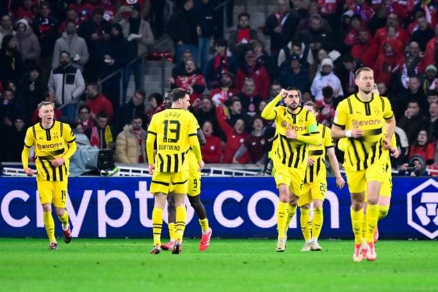 FOOTBALL : Lille vs Borussia Dortmund - Ligue des Champions - 12 03 2025 Emre Can ( 23 - Borussia Dortmund ) celebrates with teammates during UEFA Champions League match between Lille OSC and Borussia Dortmund at Stade Pierre Mauroy on March 12, 2025 in Lille, France. ( Photo by Dante Badano PsnewZ ) - LilleFrance  Copyright: xDantexBadanox