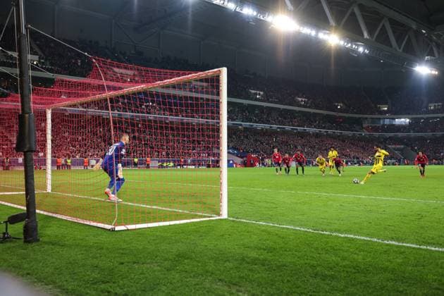 12 03 2025, UEFA Champions League, Round of 16, Lille OSC Borussia Dortmund, Emre Can Borussia Dortmund scores to make it 1 1 from the penalty spot against goalkeeper Lucas Chevalier LOSC Lille , Lille Stade Pierre Mauroy Decathlon Arena Paris xRHR PHOTO ENx Copyright: DennisxEwert RHR-FOTOx RHR-FOTO DE