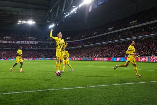 12 03 2025, UEFA Champions League, Round of 16, Lille OSC Borussia Dortmund, The BVB players celebrate the goal to 1 1 by Emre Can Borussia Dortmund , Lille Stade Pierre Mauroy Decathlon Arena Paris xRHR PHOTO DEx Copyright: DennisxEwert RHR-FOTOx RHR-FOTO DE