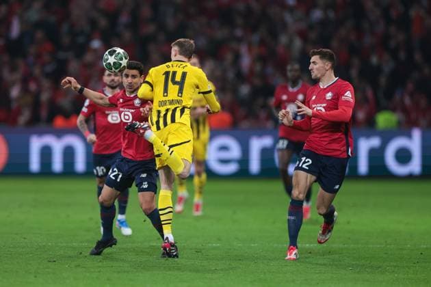 12 03 2025, UEFA Champions League, round of 16, Lille OSC Borussia Dortmund, f l Benjamin Andre LOSC Lille , Maximilian Beier Borussia Dortmund , Thomas Meunier LOSC Lille , Lille Stade Pierre Mauroy Decathlon Arena Paris xRHR PHOTO DEx Copyright: DennisxEwert RHR-FOTOx RHR-FOTO DE