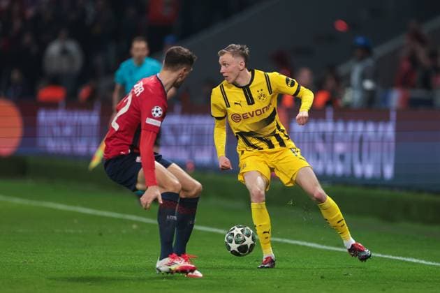12 03 2025, UEFA Champions League, round of 16, Lille OSC Borussia Dortmund, f l Thomas Meunier LOSC Lille , Maximilian Beier Borussia Dortmund , Lille Stade Pierre Mauroy Decathlon Arena Paris xRHR PHOTO DEx Copyright: DennisxEwert RHR-FOTOx RHR-FOTO DE