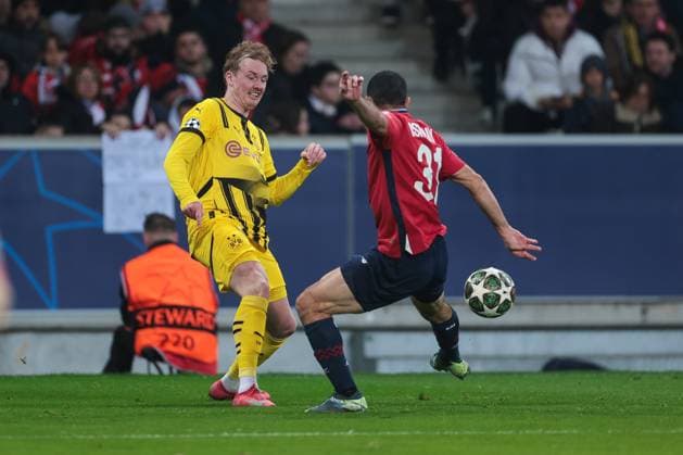 12 03 2025, UEFA Champions League, round of 16, Lille OSC Borussia Dortmund, f l Julian Brandt Borussia Dortmund , Ismaily LOSC Lille , Lille Stade Pierre Mauroy Decathlon Arena Paris xRHR PHOTO DEx Copyright: DennisxEwert RHR-FOTOx RHR-FOTO DE