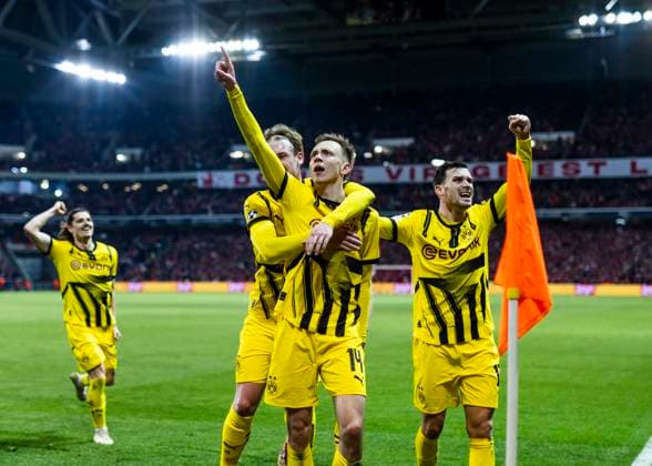 Lille, Stade Pierre Mauroy, 12 03 2025 Maximilian Beier of Dortmund celebrates scoring the 2 1 goal with Pascal Gross of Dortmund during the match of the Championsleague Round 16 between Lille OSC v Borussia Dortmund