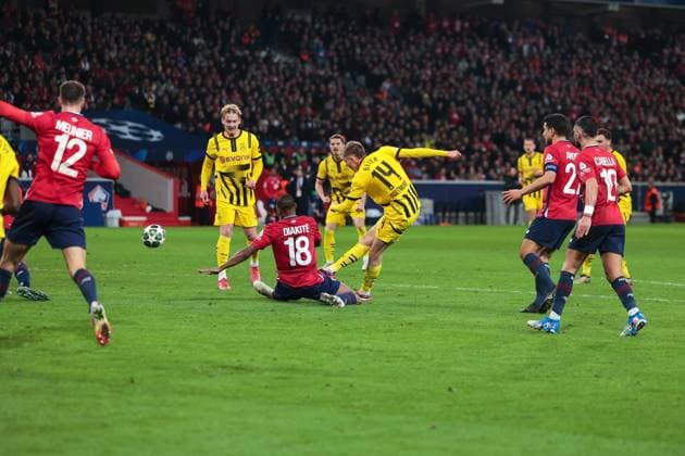 12 03 2025, UEFA Champions League, round of 16, Lille OSC Borussia Dortmund, Maximilian Beier Borussia Dortmund scores to make it 1-2, Lille Stade Pierre Mauroy Decathlon Arena Paris xRHR PHOTO DEx Copyright: DennisxEwert RHR-FOTOx RHR-FOTO DE