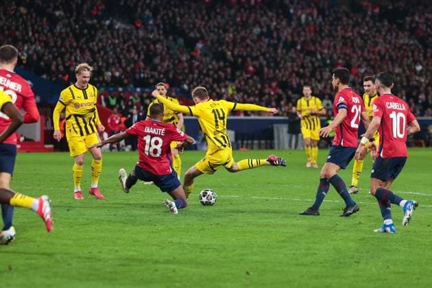 12 03 2025, UEFA Champions League, round of 16, Lille OSC Borussia Dortmund, Maximilian Beier Borussia Dortmund scores to make it 1-2, Lille Stade Pierre Mauroy Decathlon Arena Paris xRHR PHOTO DEx Copyright: DennisxEwert RHR-FOTOx RHR-FOTO DE