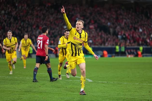 12 03 2025, UEFA Champions League, round of 16, Lille OSC Borussia Dortmund, Maximilian Beier Borussia Dortmund celebrates the goal for 1 2, Lille Stade Pierre Mauroy Decathlon Arena Paris xRHR PHOTO DEx Copyright: DennisxEwert RHR-FOTOx RHR-FOTO DE