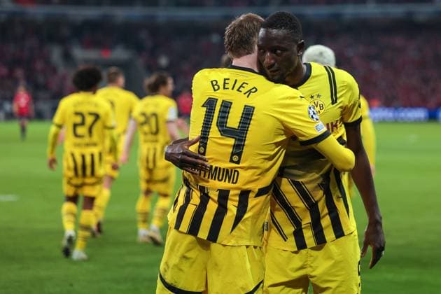 12 03 2025, UEFA Champions League, round of 16, Lille OSC Borussia Dortmund, f l Maximilian Beier Borussia Dortmund , Serhou Guirassy Borussia Dortmund celebrate the goal for 1 2, Lille Stade Pierre Mauroy Decathlon Arena Paris xRHR PHOTO DEx Copyright: DennisxEwert RHR-FOTOx RHR-FOTO DE