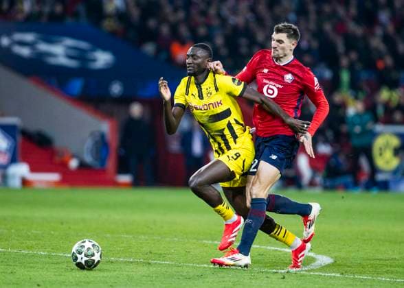 Lille, Stade Pierre Mauroy, 12 03 2025 Serhou Guirassy of Dortmund falls against Thomas Meunier of Lille na dgets penalty during the match of the Championsleague Round 16 between Lille OSC v Borussia Dortmund