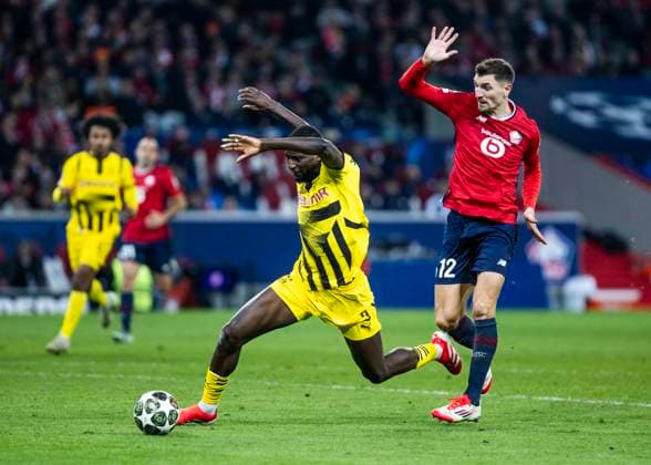 Lille, Stade Pierre Mauroy, 12 03 2025 Serhou Guirassy of Dortmund falls against Thomas Meunier of Lille na dgets penalty during the match of the Championsleague Round 16 between Lille OSC v Borussia Dortmund