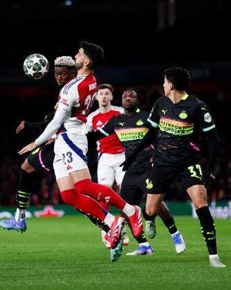Mikel Merino of Arsenal controls on his chest Arsenal v PSV Eindhoven, UEFA Champions League, Round of 16, Second Leg, Football, Emirates Stadium, London, UK - 12 Mar 2025 EDITORIAL USE ONLY No use with unauthorised audio, video, data, fixture lists, club league logos or live services. Online in-match use limited to 120 images, no video emulation. No use in betting, games or single club league player publications. Copyright: xAndrewxFosker Shutterstockx 15188185ai