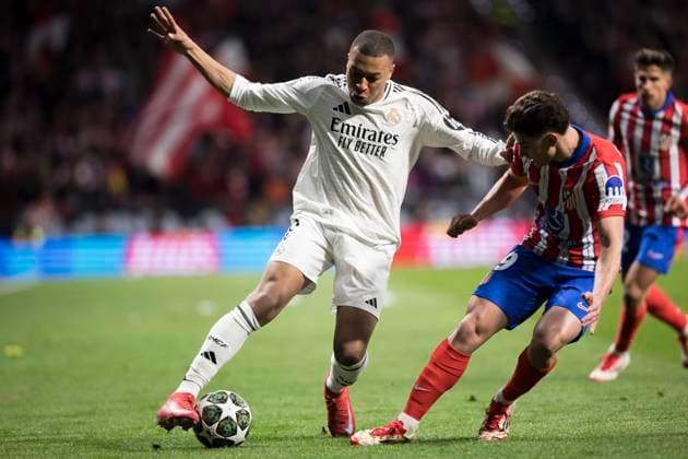 UEFA champions league - Atletico de Madrid vs Real Madrid MADRID,SPAIN - 12 March: Kylian Mbappe of Real Madrid and Julian Alvarez of Atletico de Madrid in action during UEFA champions league 2024 25 round of 16 second leg match between Atletico de Madrid and Real Madrid at Riyadh Air Metropolitano Stadium. (Photo by Guillermo Martinez) Madrid Riyadh Air Metropolitano Stadium Spain Copyright: xGuillermoxMartinezx