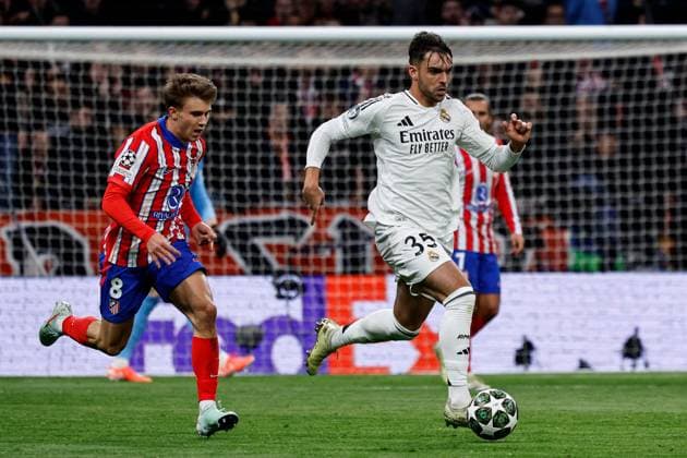 Raul Asencio of Real Madrid under pressure from Pablo Barrios of Atlà tico Madrid Atletico Madrid v Real Madrid, UEFA Champions League, Round of 16, Second Leg, Football, Riyadh Air Metropolitano Stadium, Madrid, Spain - 12 Mar 2025 EDITORIAL USE ONLY No use with unauthorised audio, video, data, fixture lists, club league logos or live services. Online in-match use limited to 120 images, no video emulation. No use in betting, games or single club league player publications. Copyright: xRubenxAlbarran Shutterstockx 15188186x
