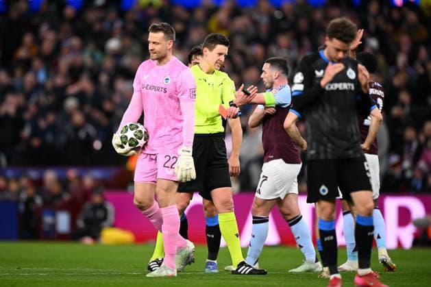 Aston Villa v Club Brugge - UEFA Champions League BIRMINGHAM, ENGLAND - MARCH 12 : Referee Siebert Daniel (GER) giving a red card to Sabbe Kyriani defender of Club Brugge during the UEFA Champions League 2024 25 round of 16 match second leg between Aston Villa and Club Brugge on March 12, 2025 in Birmingham, England, 12 03 2025 Birmingham England  Copyright: xTomasxSiskx