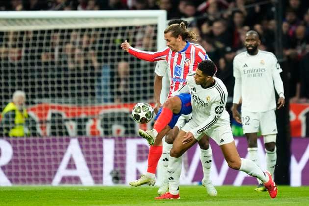 Atletico de Madrid v Real Madrid C.F. - UEFA Champions League 2024 25 Round of 16 Second Leg Jude Bellingham central midfield of Real Madrid and England and Antoine Griezmann second striker of Atletico de Madrid and France compete for the ball during the UEFA Champions League 2024 25 UEFA Champions League 2024 25 Round of 16 second leg match between Atletico de Madrid and Real Madrid C.F. at Estadio Riyadh Air Metropolitano on March 12, 2025 in Madrid, Spain. Madrid Spain  Copyright: xJosexBretonx originalFilename:bretonhernandez-atletico250312_npAJJ.jpg