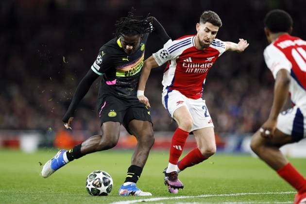 LONDON - (l-r) Johan Bakayoko of PSV Eindhoven, Jorginho of Arsenal FC during the UEFA Champions league match between Arsenal FC and PSV Eindhoven at Emirates Stadium on March 12, 2025 in London, England. ANP KOEN VAN WEEL UEFA Champions League 2024 25 Round of 16 Second Leg 2024 25 xVIxANPxSportx xxANPxIVx 522215366 originalFilename: 522215366.jpg