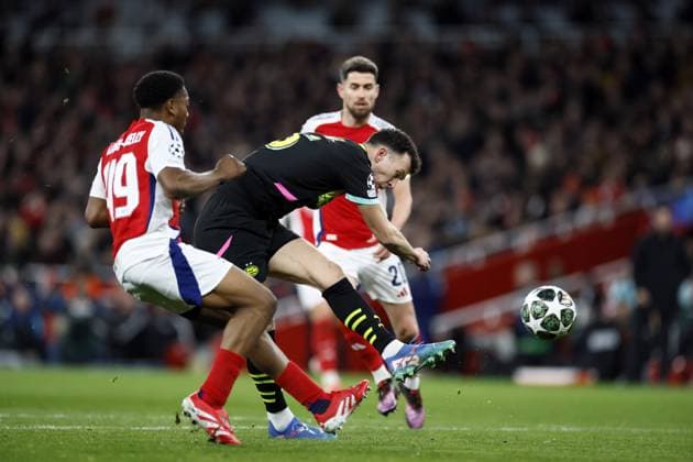 LONDON - Ivan Perisic of PSV Eindhoven scores the 1-1 during the UEFA Champions league match between Arsenal FC and PSV Eindhoven at Emirates Stadium on March 12, 2025 in London, England. ANP KOEN VAN WEEL UEFA Champions League 2024 25 Round of 16 Second Leg 2024 25 xVIxANPxSportx xxANPxIVx 522215380 originalFilename: 522215380.jpg