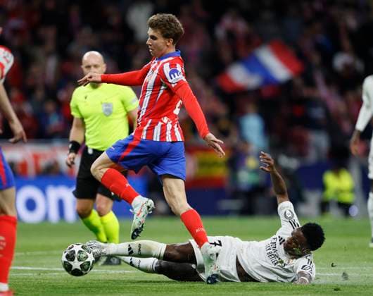 Atletico de Madrid v Real Madrid C.F. - UEFA Champions League 2024 25 Round of 16 Second Leg Pablo Barrios of Atletico Madrid and Vinicius Junior of Real Madrid CF challenge during the UEFA Champions League 2024 25 UEFA Champions League 2024 25 Round of 16 second leg match between Atletico de Madrid and Real Madrid C.F. at Estadio Civitas Metropolitano on March 12, 2025 in Madrid, Spain. Madrid Estadio Metropolitano Spain Spain Copyright: xRichardxSellers Sportsphoto APLx 14061016