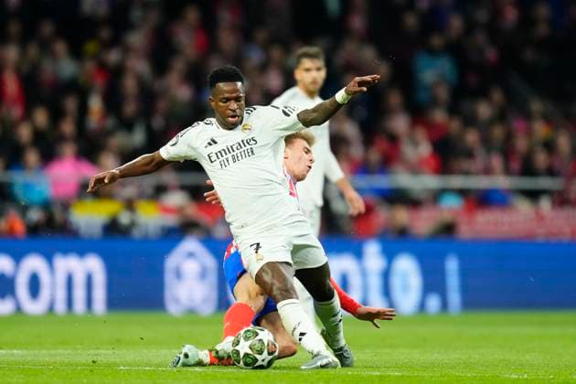 Atletico de Madrid v Real Madrid C.F. - UEFA Champions League 2024 25 Round of 16 Second Leg Vinicius Junior left winger of Real Madrid and Brazil and Pablo Barrios central midfield of Atletico de Madrid and Spain compete for the ball during the UEFA Champions League 2024 25 UEFA Champions League 2024 25 Round of 16 second leg match between Atletico de Madrid and Real Madrid C.F. at Estadio Riyadh Air Metropolitano on March 12, 2025 in Madrid, Spain. Madrid Spain  Copyright: xJosexBretonx originalFilename:bretonhernandez-atletico250312_npuXO.jpg