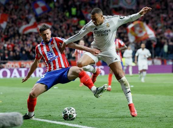 Atletico de Madrid v Real Madrid C.F. - UEFA Champions League 2024 25 Round of 16 Second Leg Clement Lenglet of Atletico Madrid and Kylian Mbappe of Real Madrid CF challenge during the UEFA Champions League 2024 25 UEFA Champions League 2024 25 Round of 16 second leg match between Atletico de Madrid and Real Madrid C.F. at Estadio Civitas Metropolitano on March 12, 2025 in Madrid, Spain. Madrid Estadio Metropolitano Spain Spain Copyright: xRichardxSellers Sportsphoto APLx 14061020
